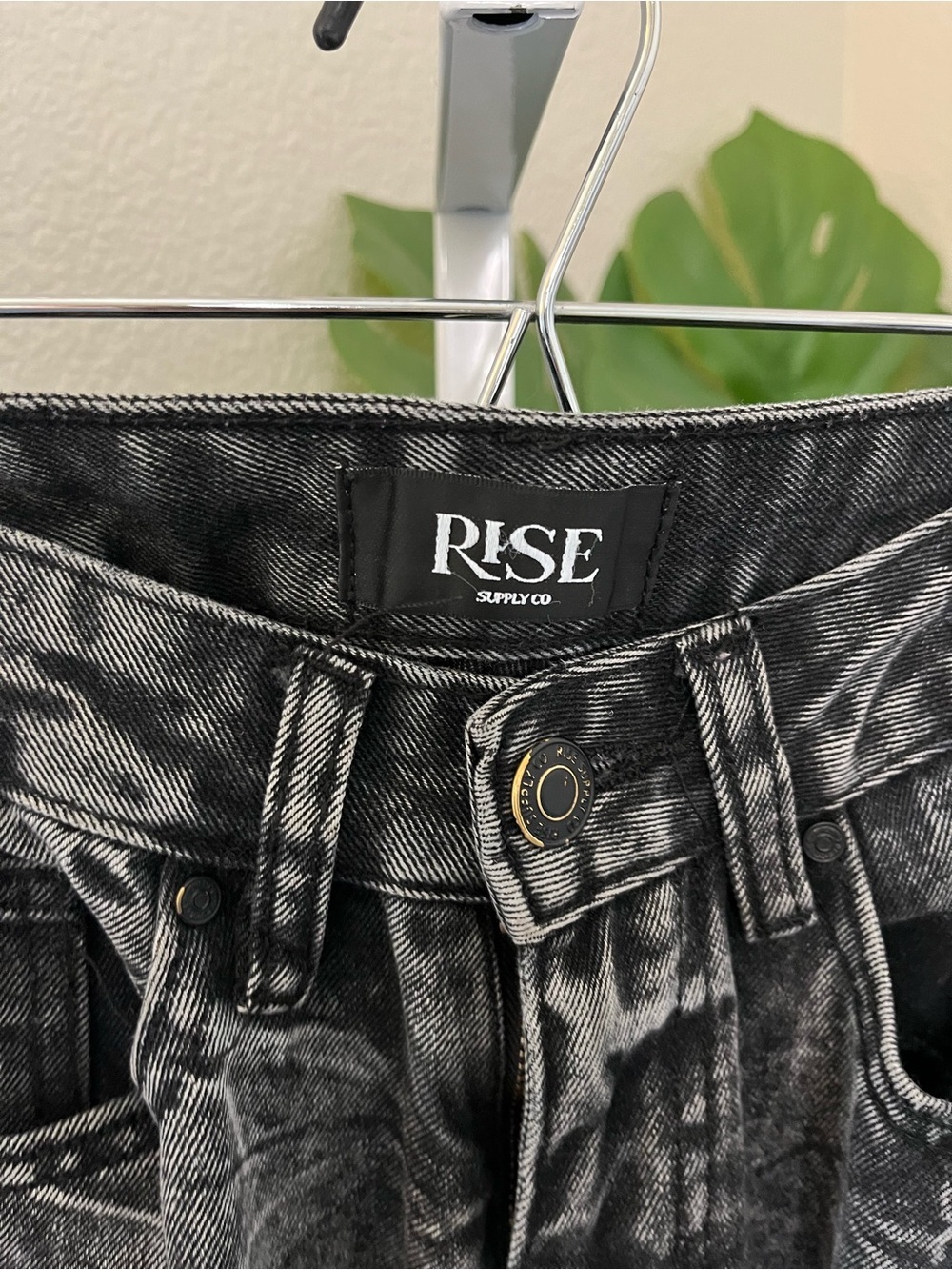 🖤 RISE Supply Co. Black Acid Wash Wide Leg Cargo Jeans Size 3 - Picture 3 of 6